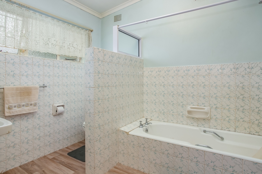 To Let 1 Bedroom Property for Rent in Uitsig Western Cape